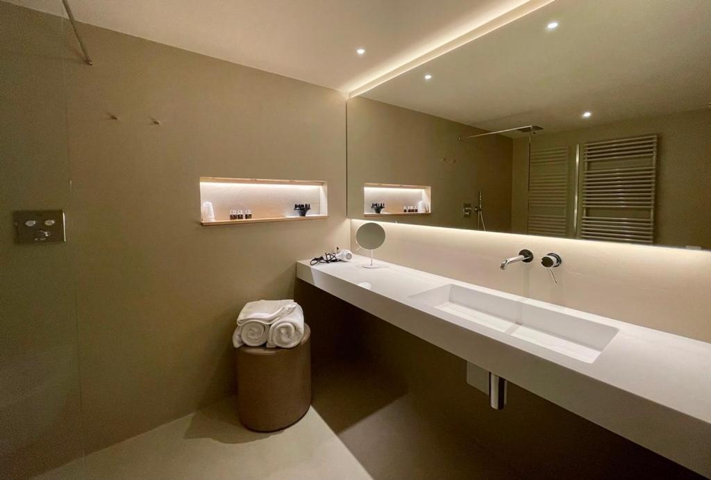 Silou Retreat Hotel Champdepraz ภายนอก รูปภาพ