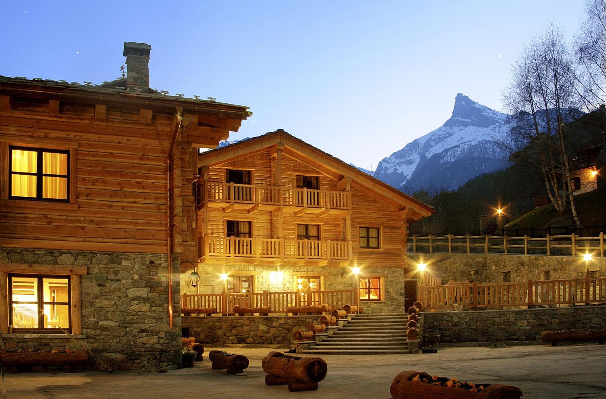 Silou Retreat Hotel Champdepraz ภายนอก รูปภาพ